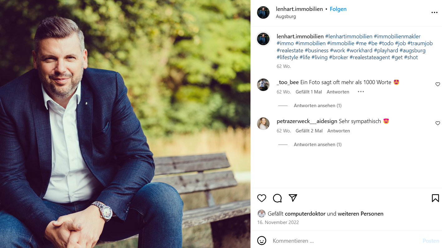 Ein Instagram-Post, auf dem ein Immobilienmakler in Hemd und Jackett lässig auf einer Bank sitzt und freundlich in die Kamera schaut.