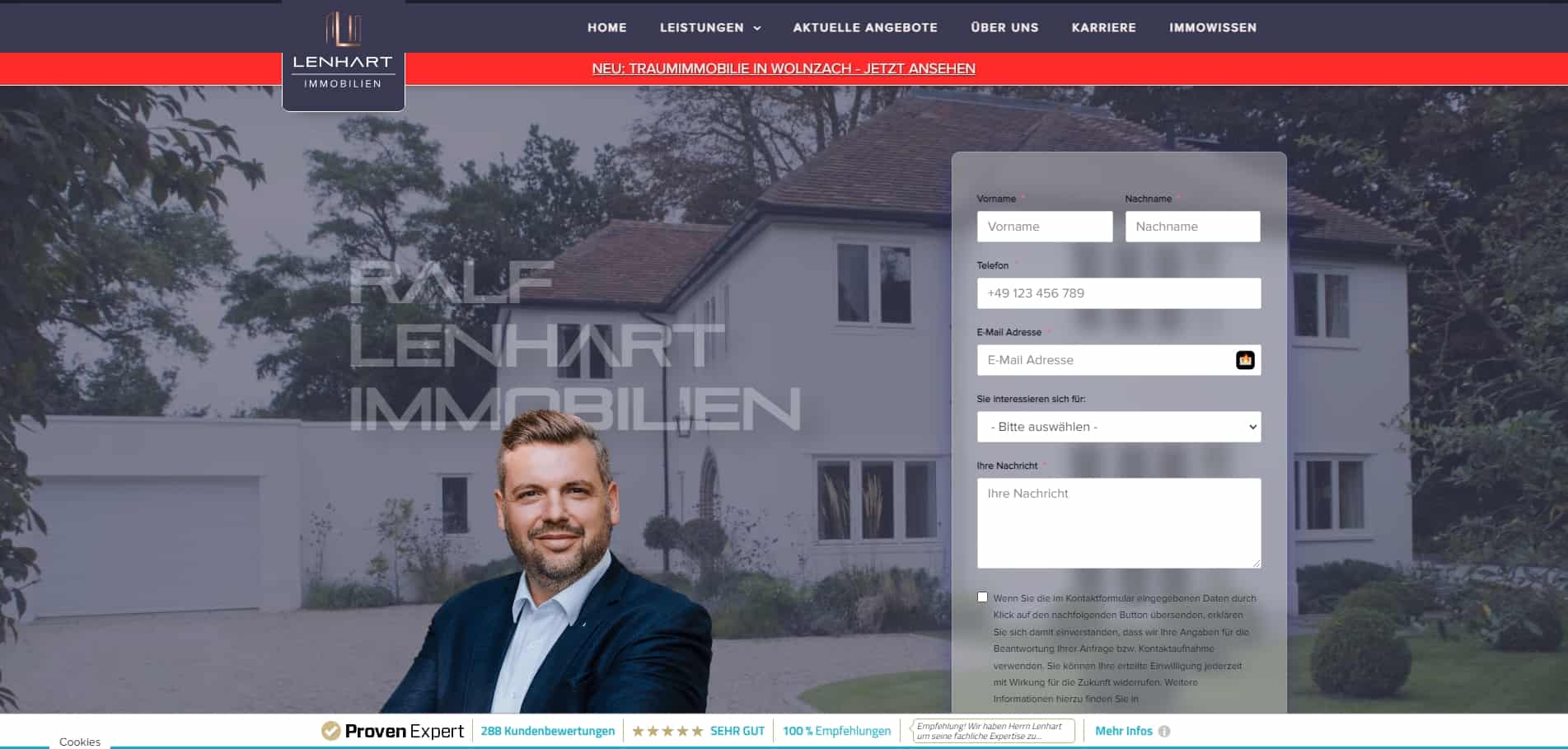 Ein Website-Design, das die Lenhart Immobilien GmbH mit einem Mann vor einem Haus zeigt.